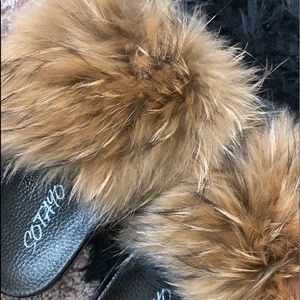 RACCOON FUR SLIDES